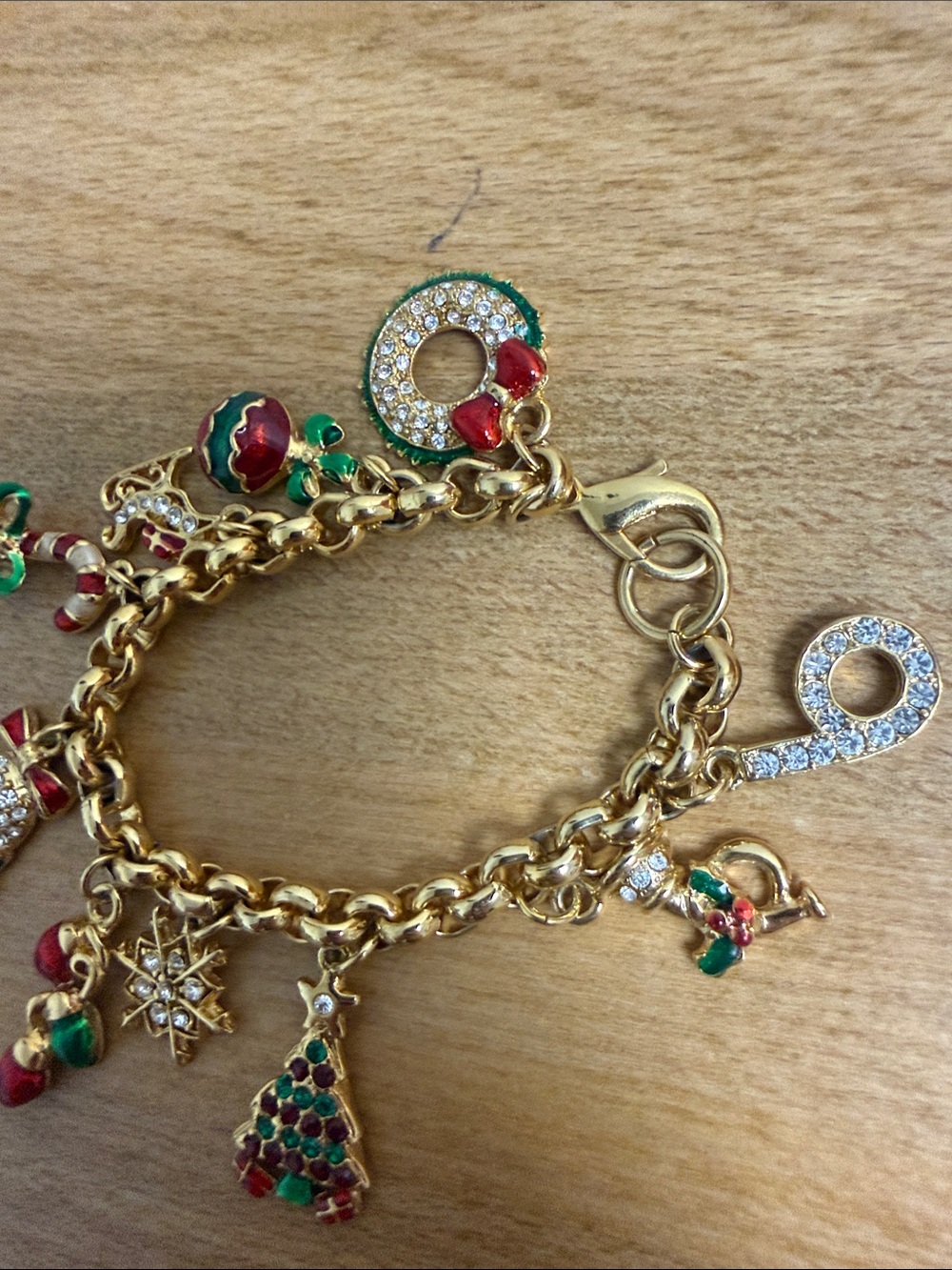 Gold tone Christmas charm bracelet tree lights bell candy cane wreath - Picture 2 of 3